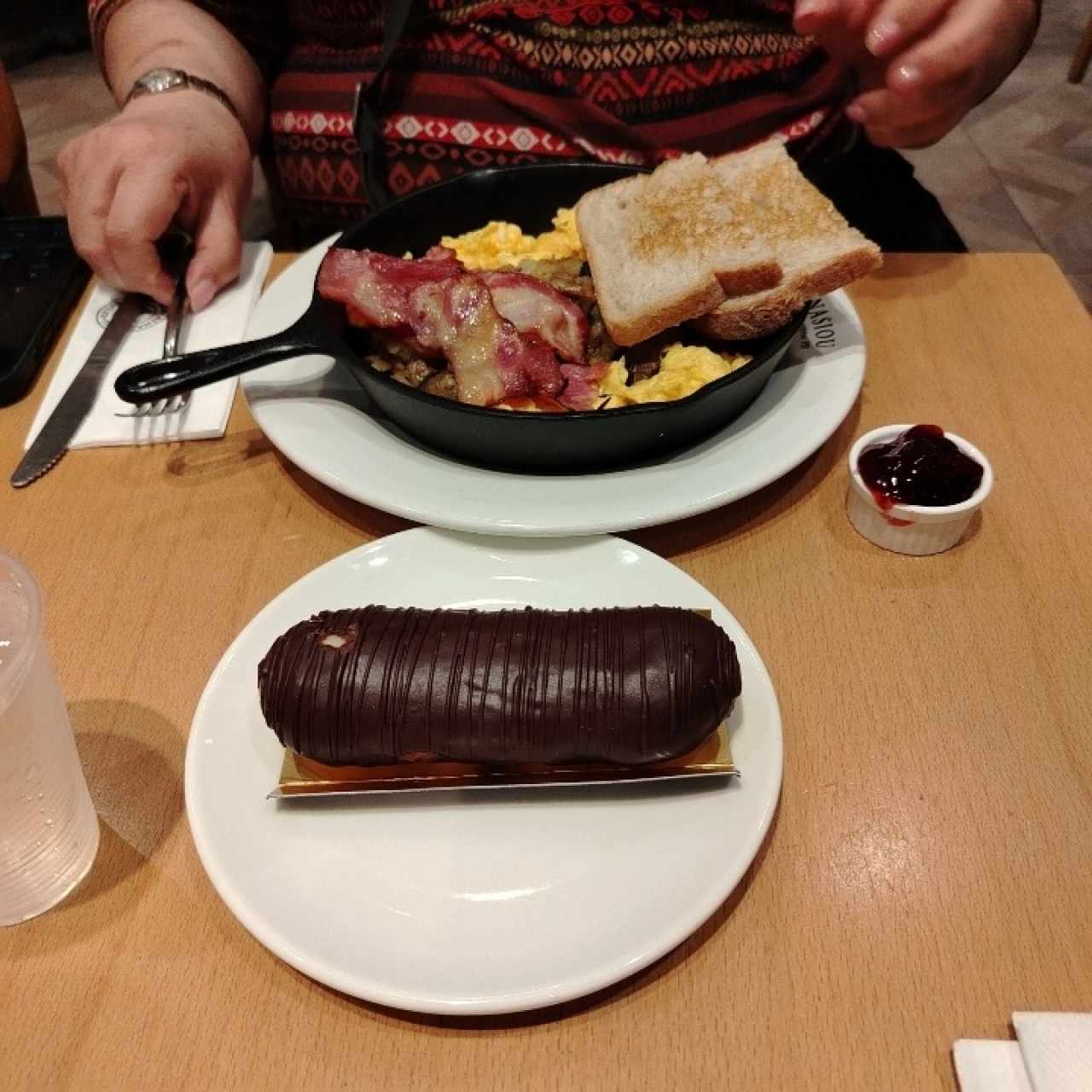 Eclair chocolate y papas spicy 