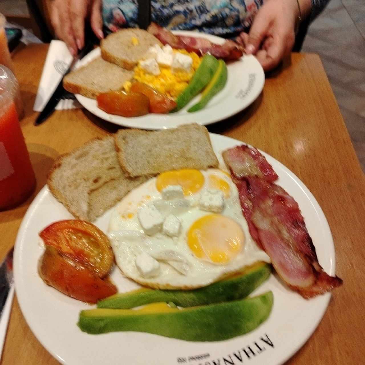 Keto a la Mode huevo frito y huevo revuelto 