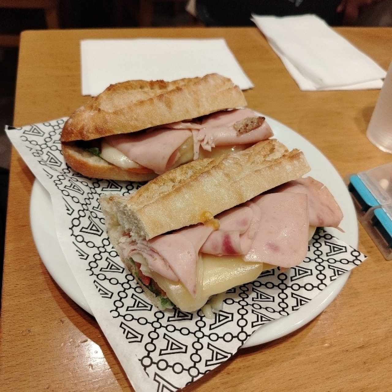 Emparedado jamón y queso 