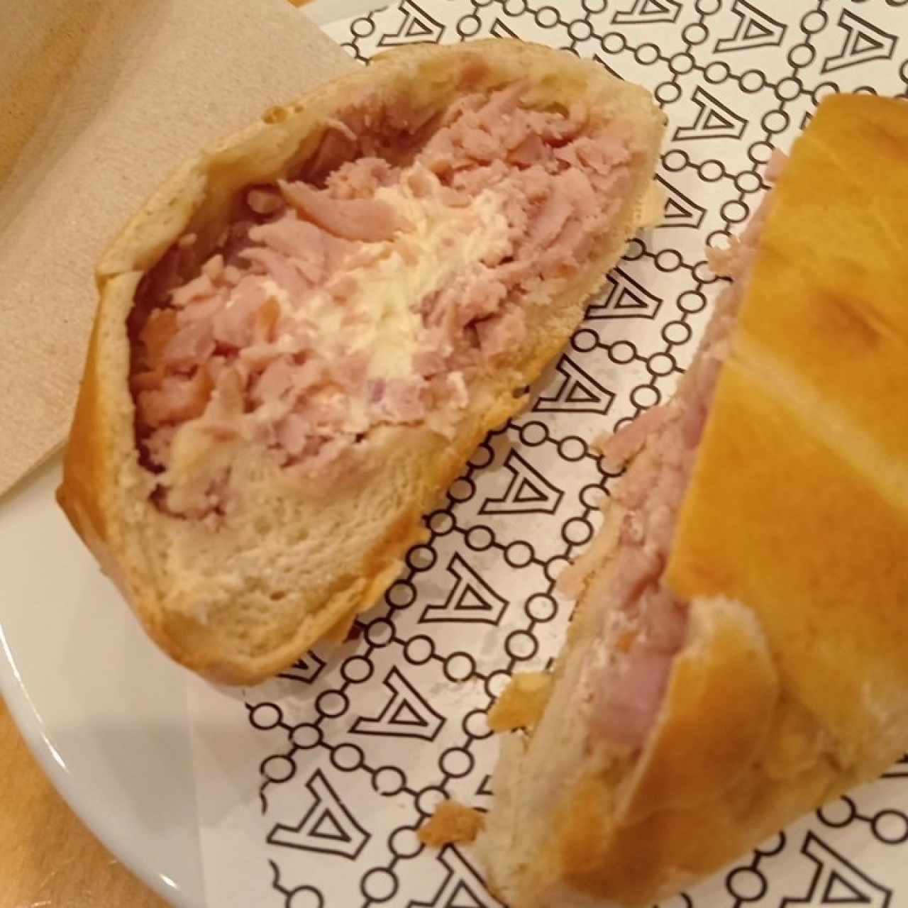 Cachito de Jamón y queso Crema