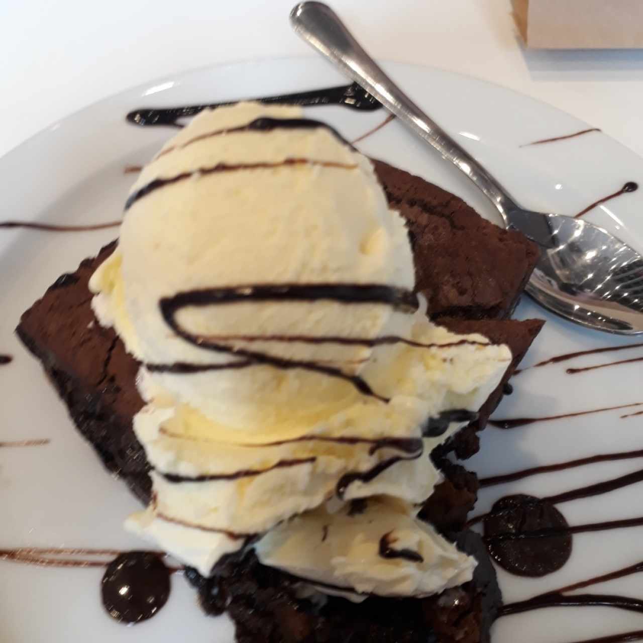 brownie con helado