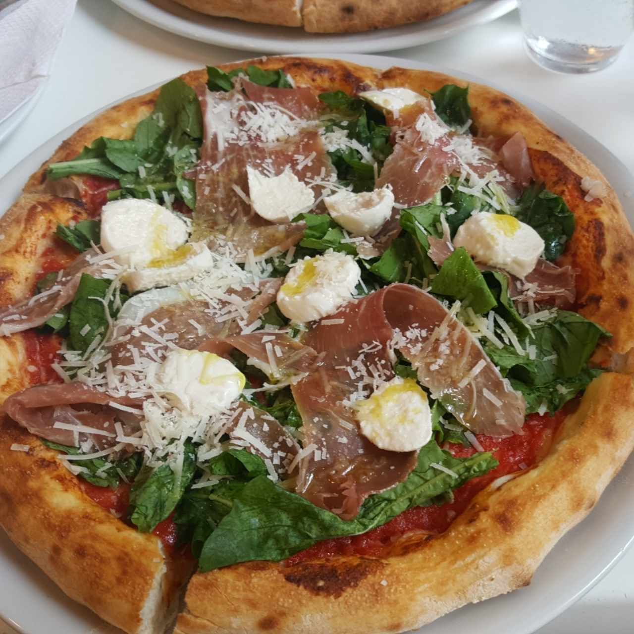 Pizza de Arugula y Prosciuto Crudo