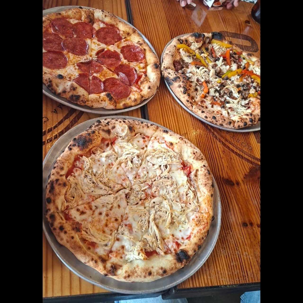 pizza de pollo, pepperoni, pocotona