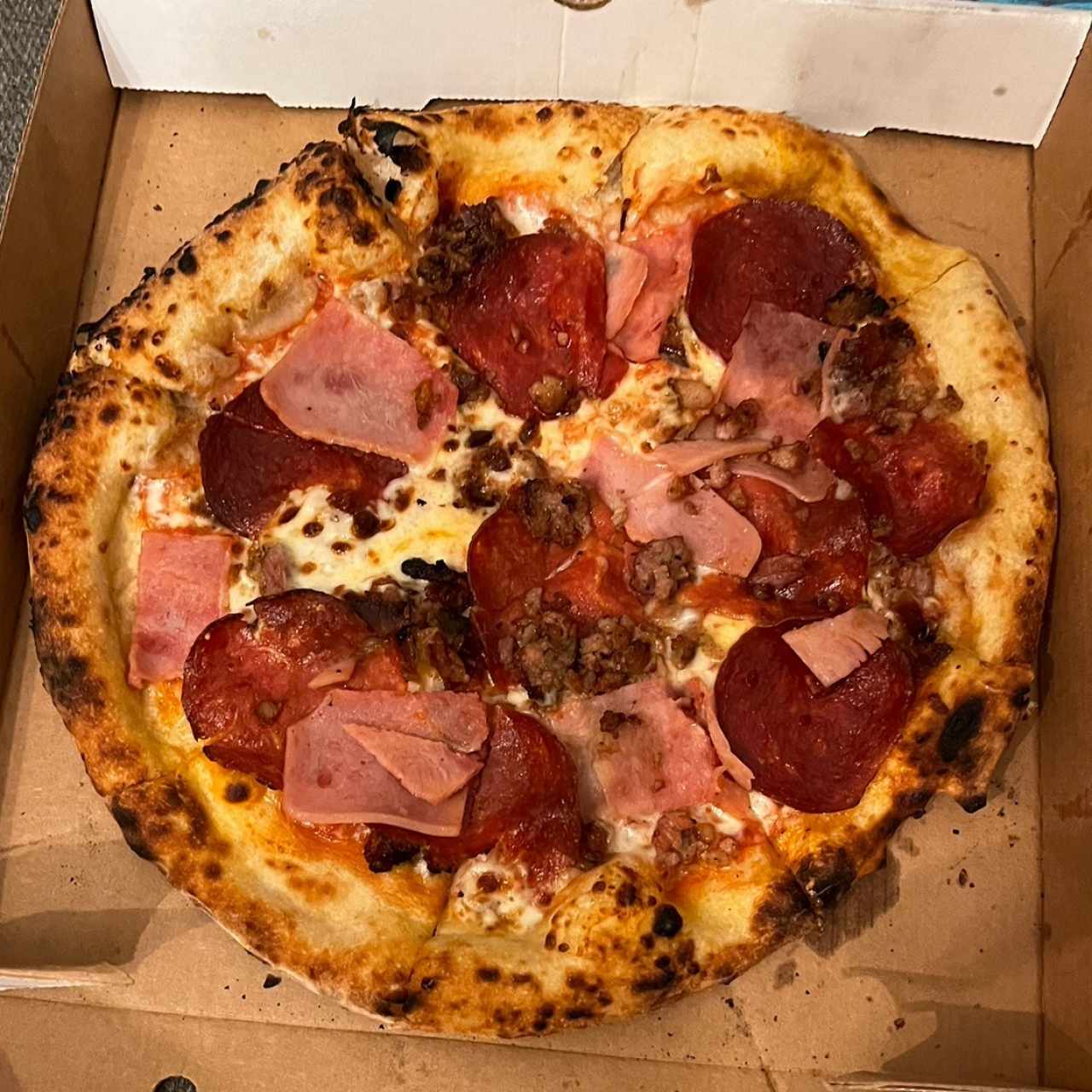 Peperonni, Jamon y chorizo