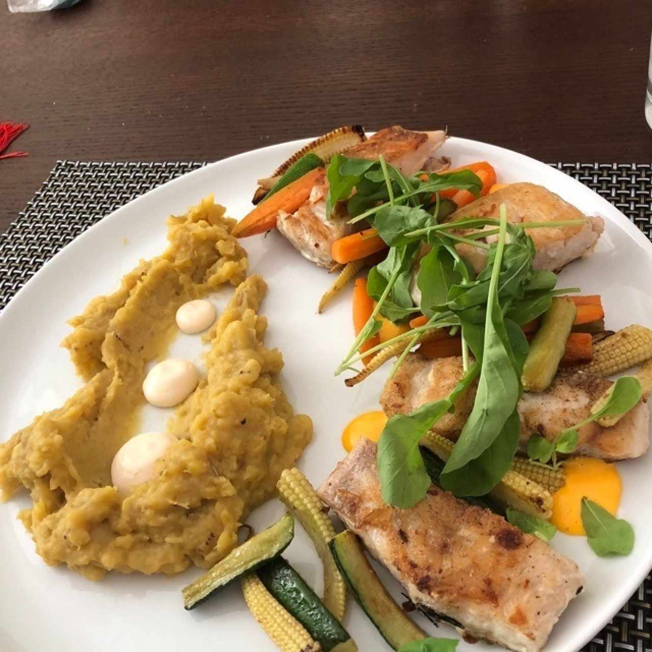corvina con pure de platano