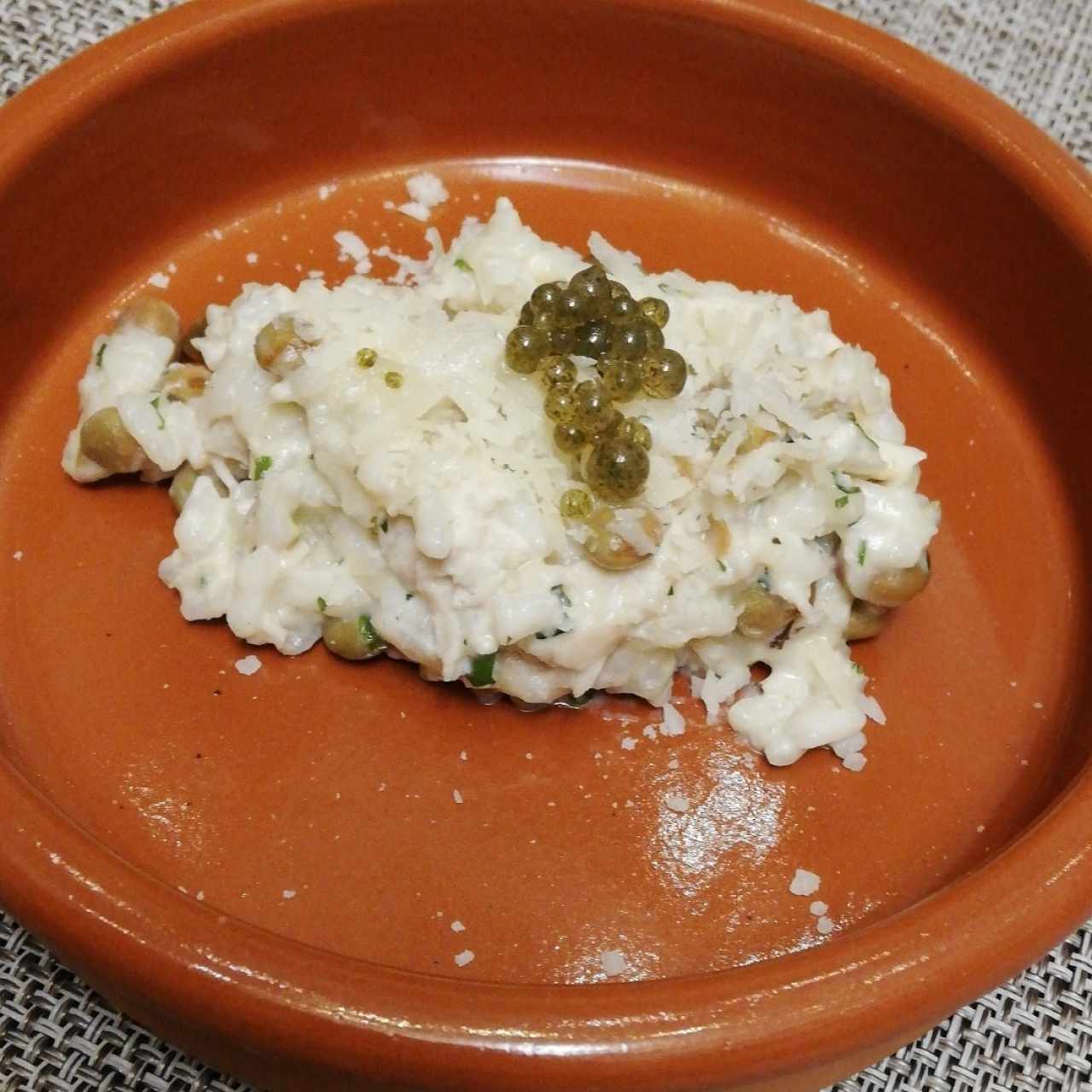 Risotto de pollo con coco y guandú.