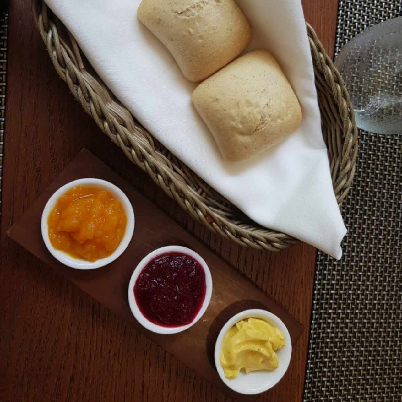 Mantequilla de mango y mermeladas( zapallo y remolacha).