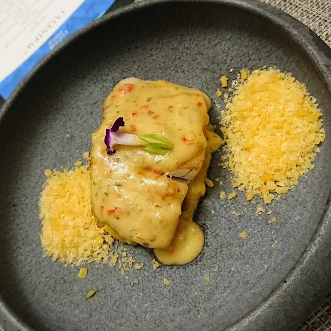 Corvina en salsa de ajo