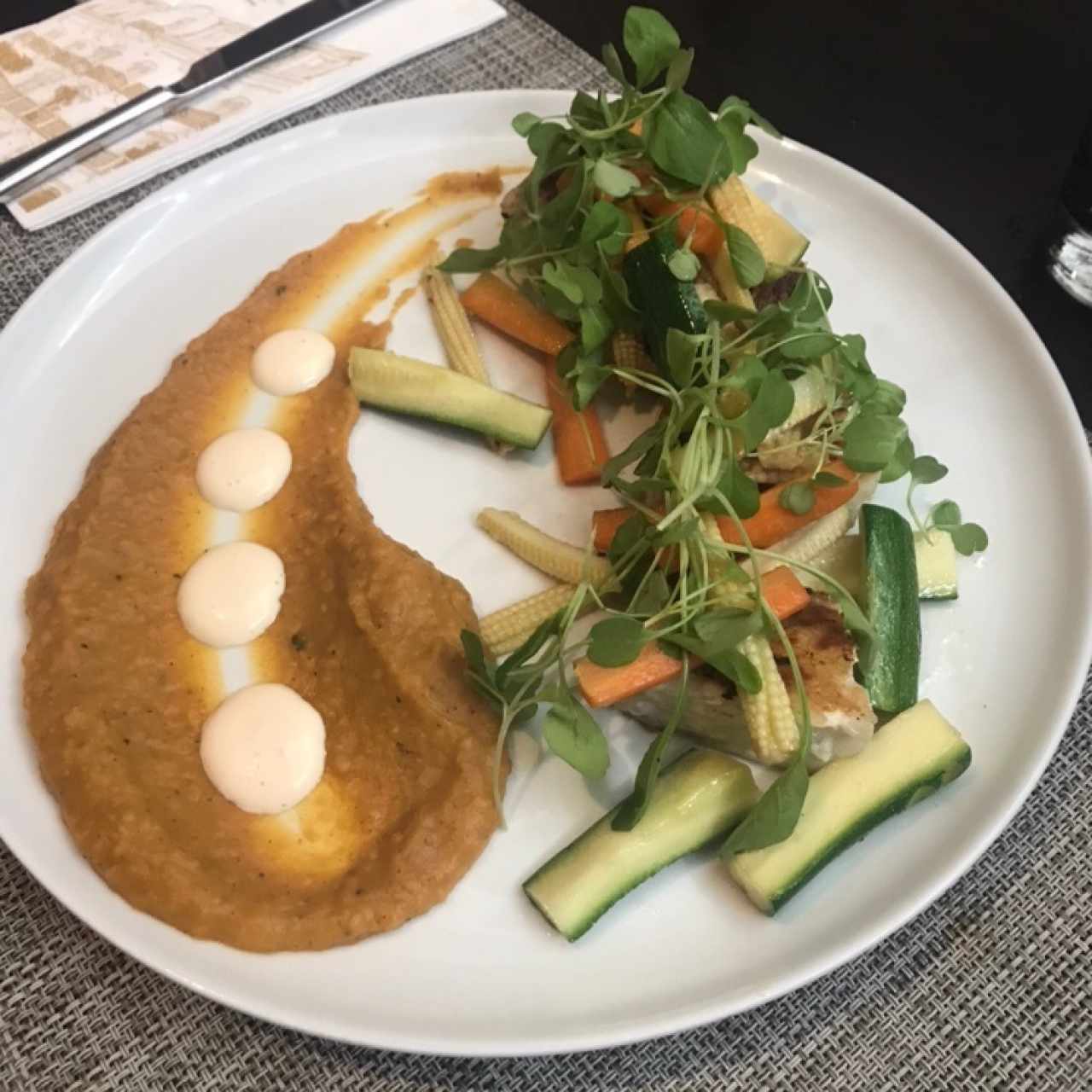 Corvina asada.  Muy buena.