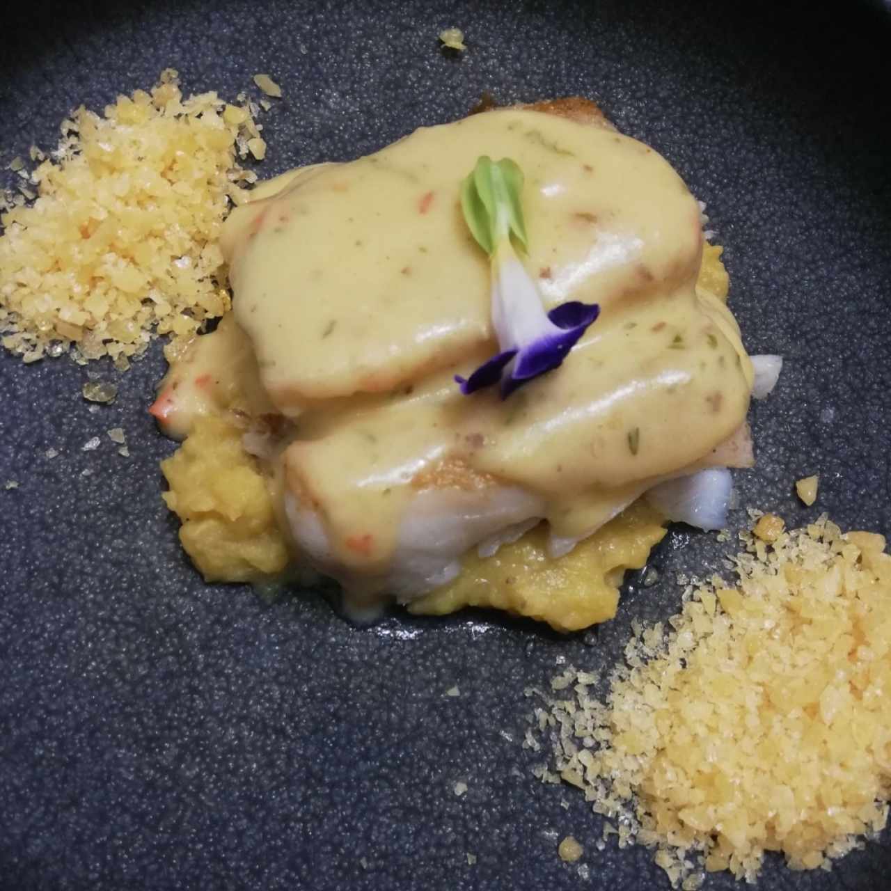 corvina en salsa cremosa de ajo