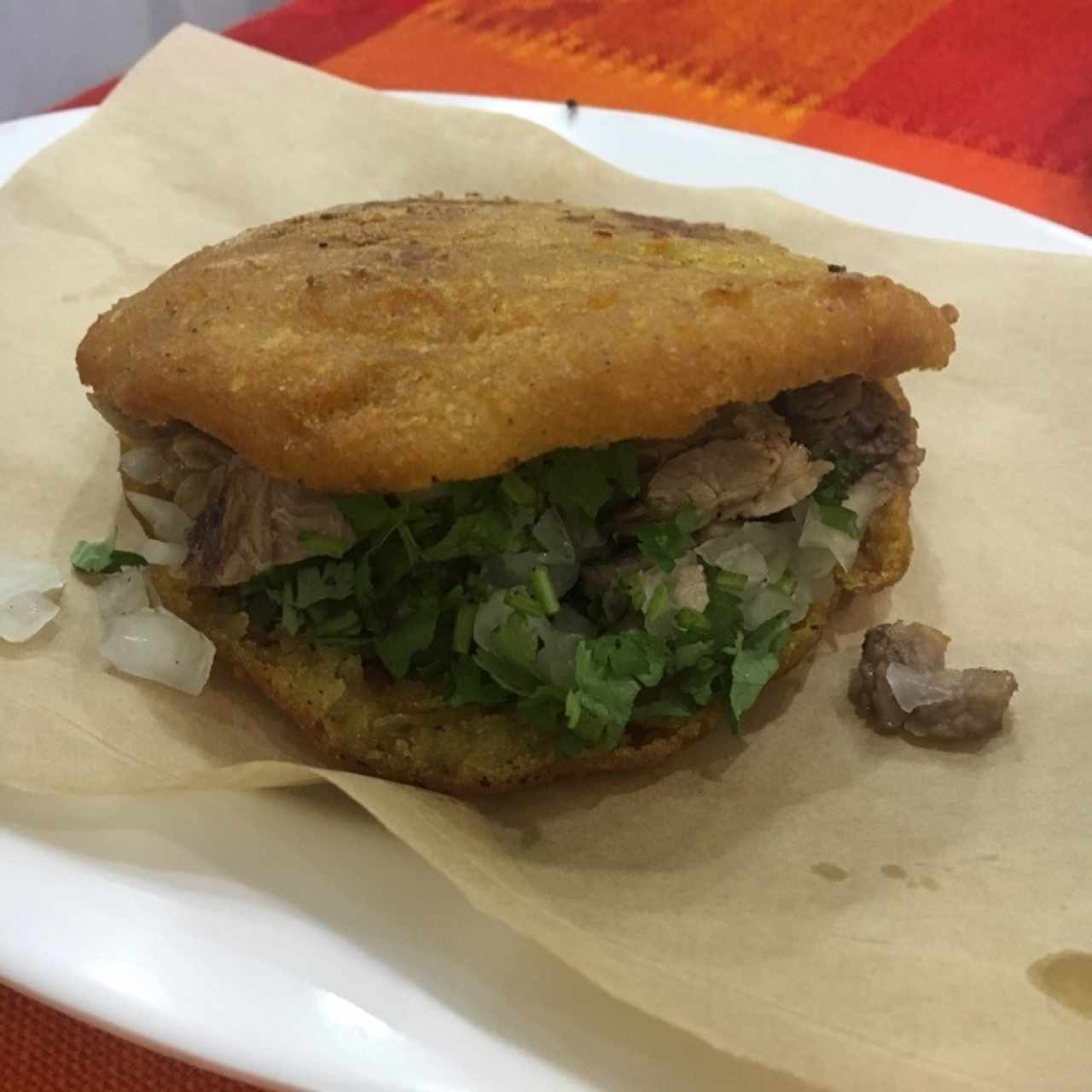 gordita de carne y chicharrón
