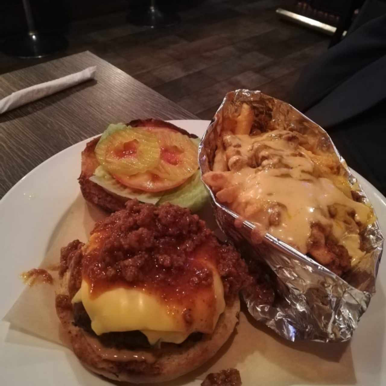 Burgers - Chilibre Burger con chilli fries 