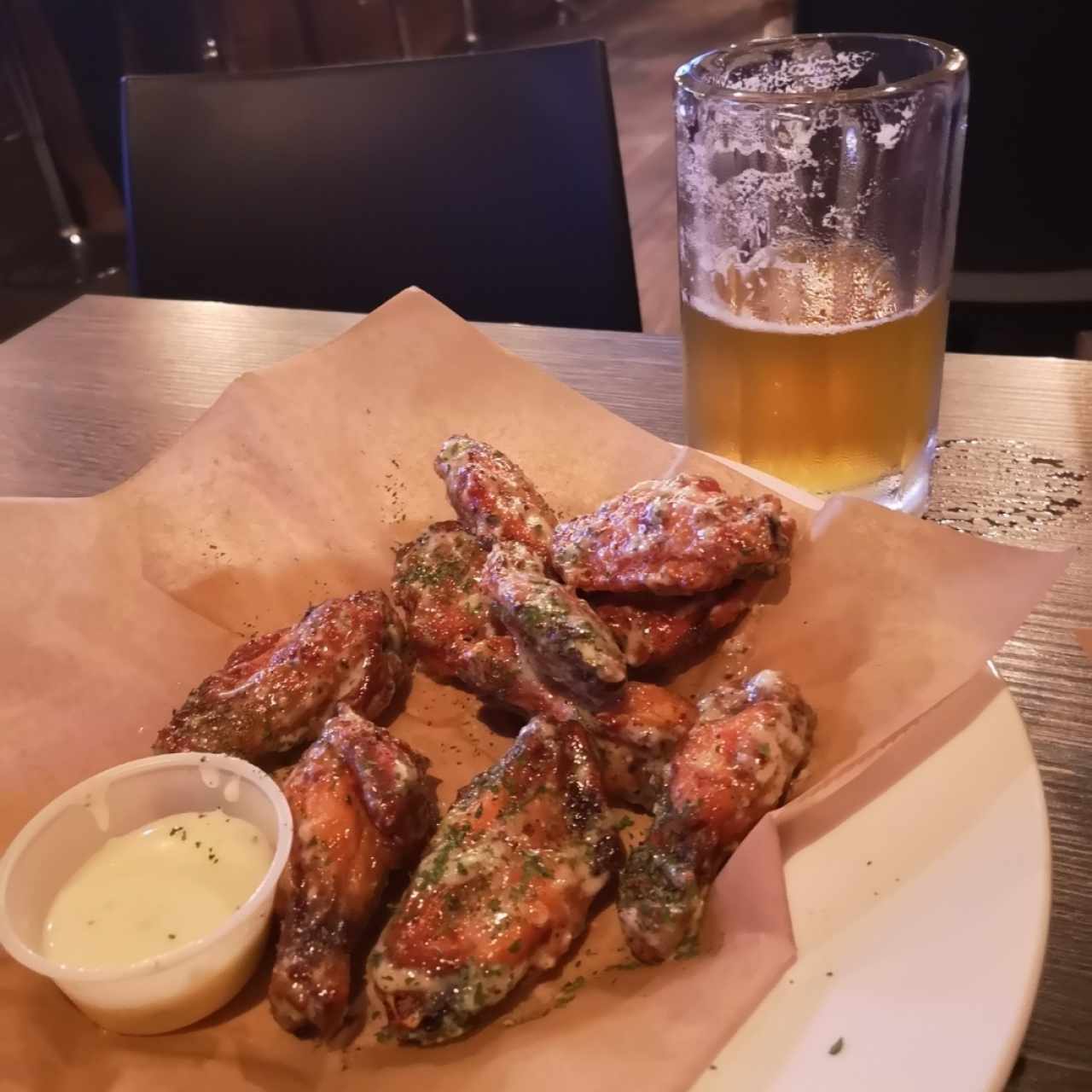 Wings Garlic Parmesano. 