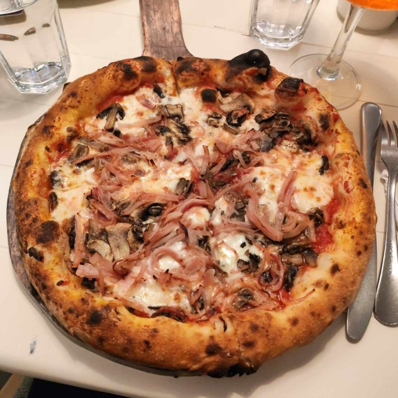Pizzas Tradicionales - Pizza Prosciutto Funghi