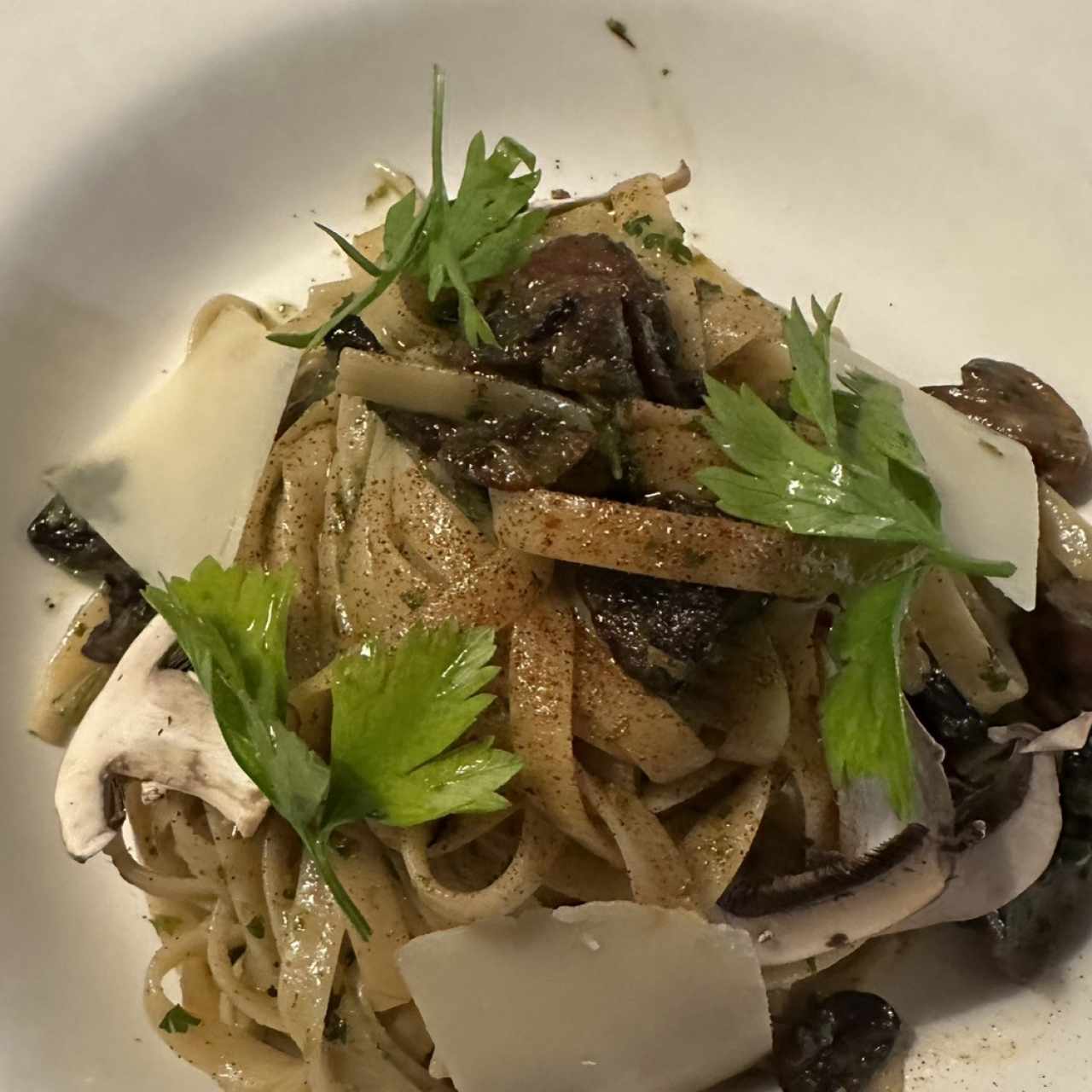 Fetuccini Aglio, Olio,Funghi E Pepperoncino