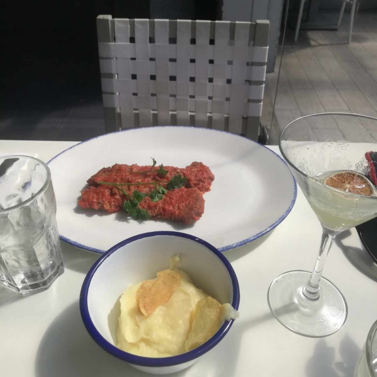 Milanesa de carne con puré. 