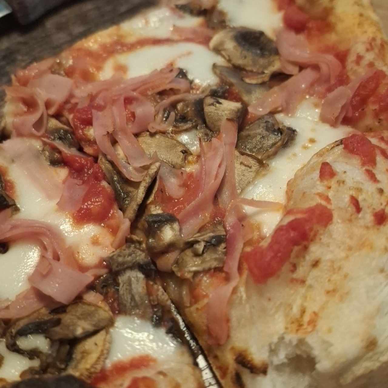 Pizzas Tradicionales - Pizza Prosciutto Funghi