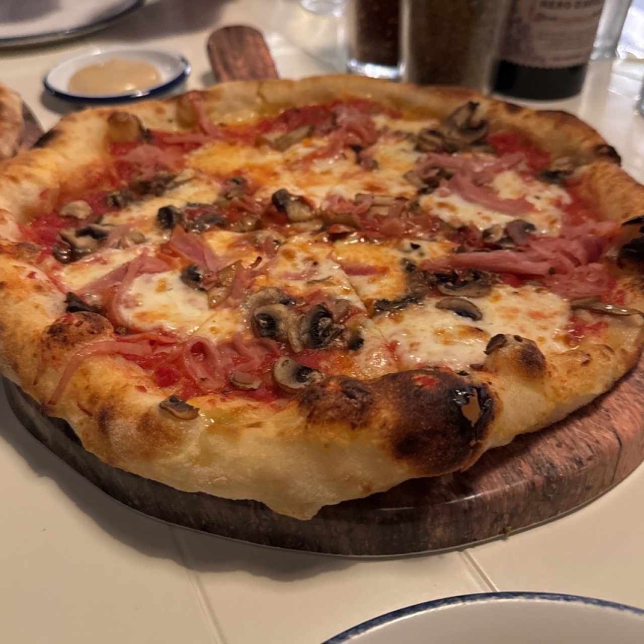 Pizzas Tradicionales - Pizza Prosciutto Funghi