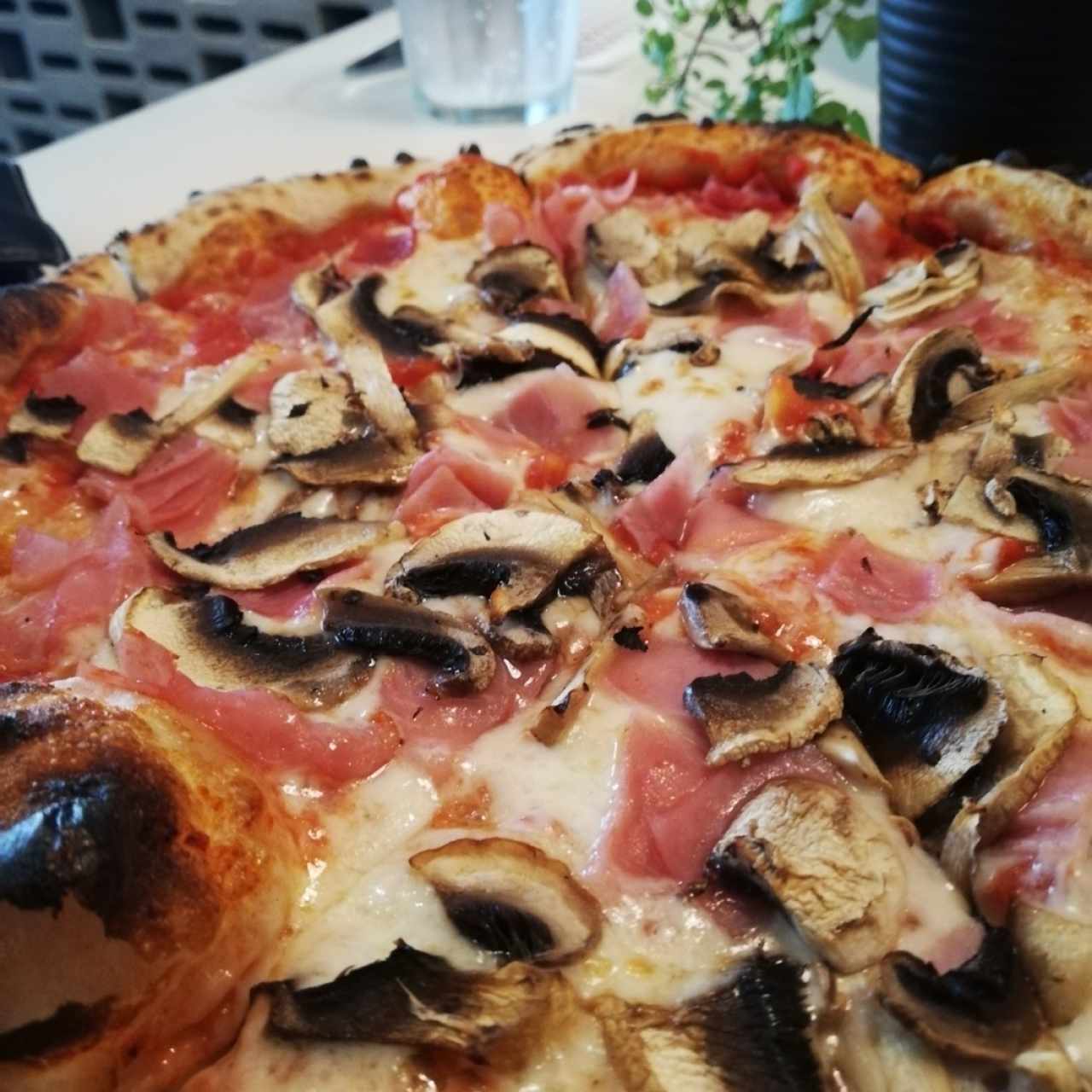 pizza prosciutto e funghi