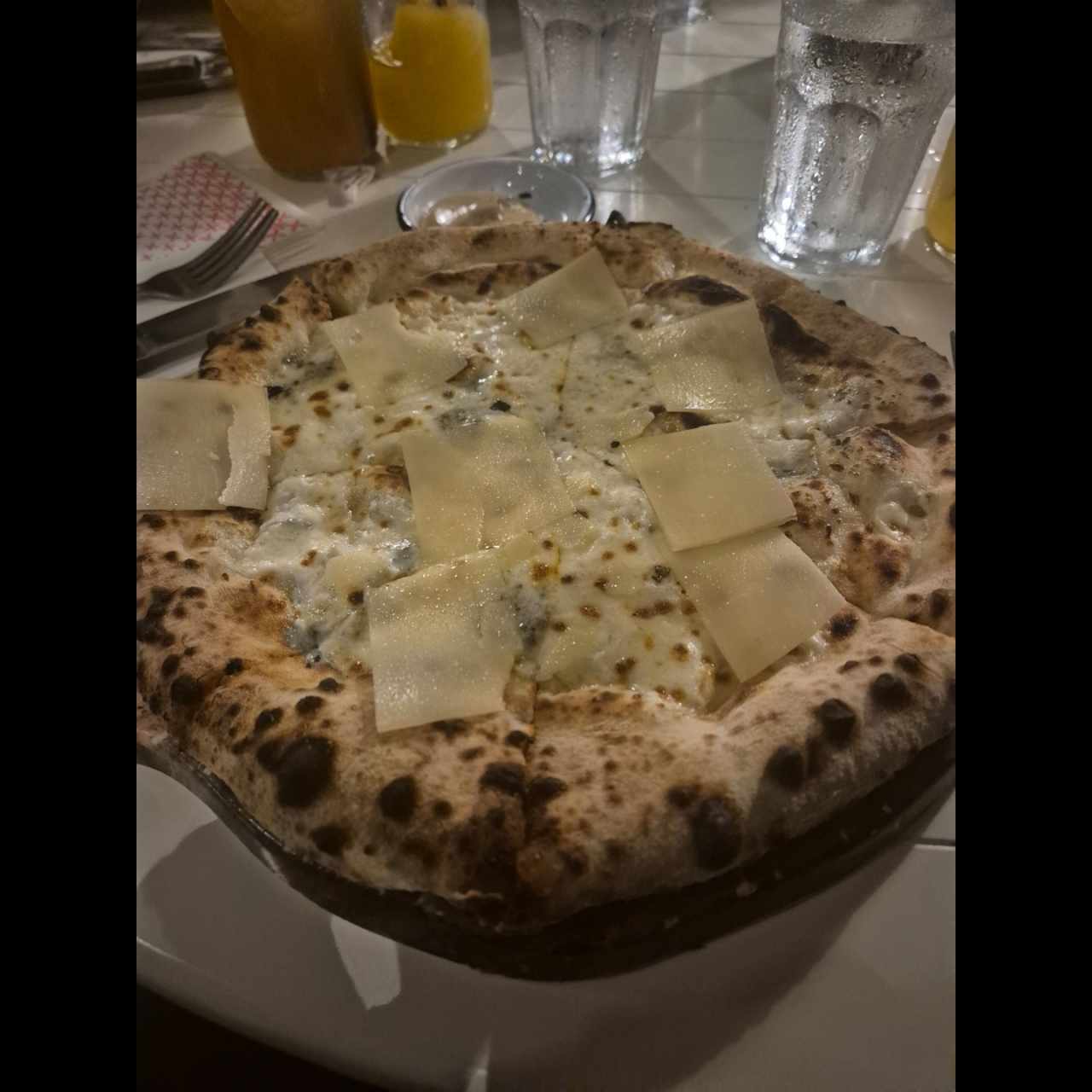Pizzas Tradicionales - Pizza Quattro Formaggi