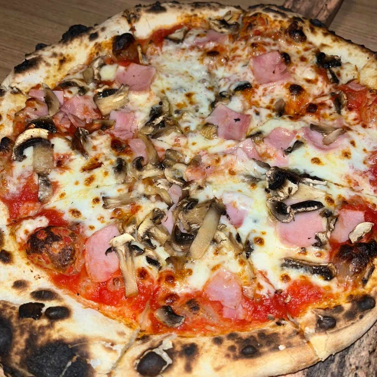 Piezas Tradicionales - Pizza Prosciutto Funghi