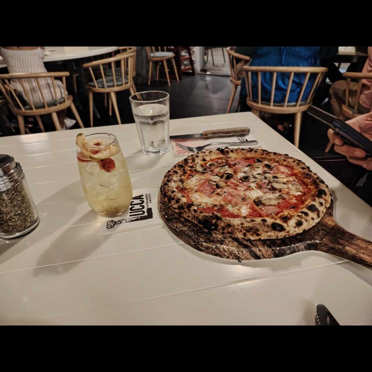 Pizzas Tradicionales - Pizza Prosciutto Funghi