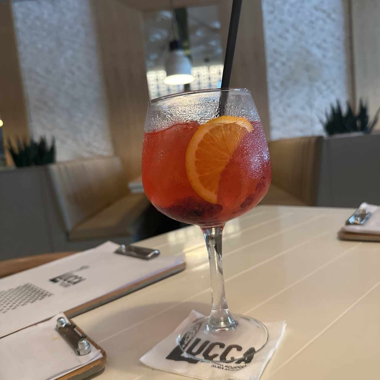 Gin tonic frutos rojos