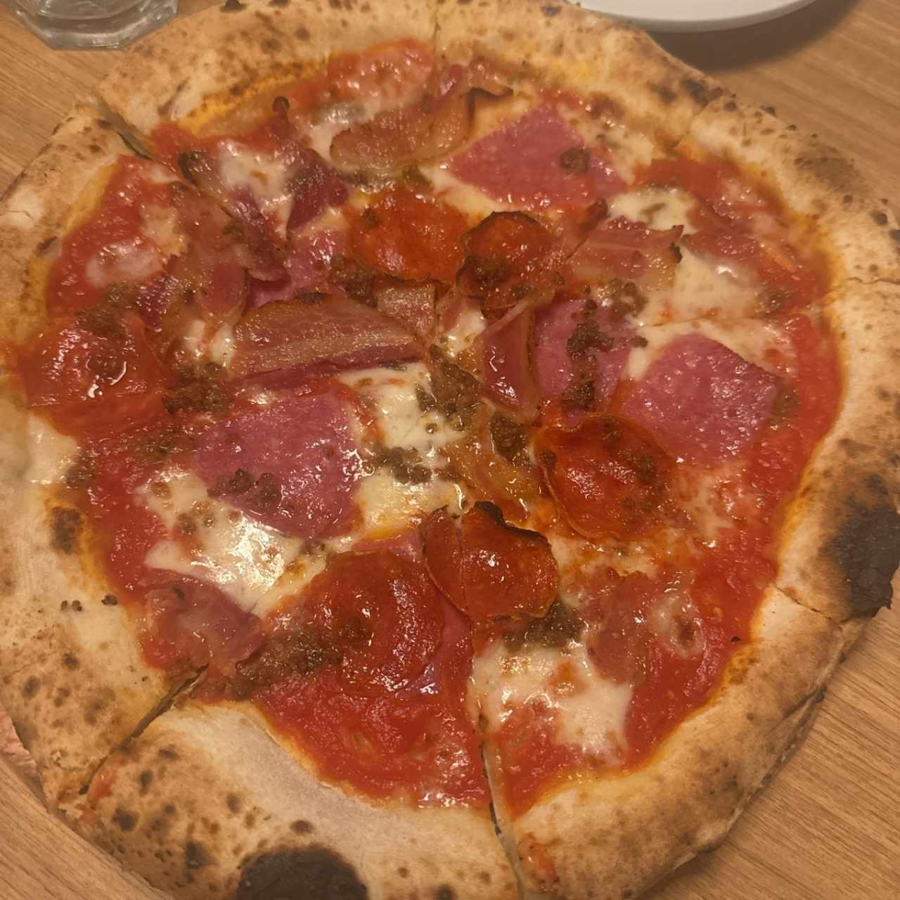 Pizzas Tradicionales - Pizza Carnivor