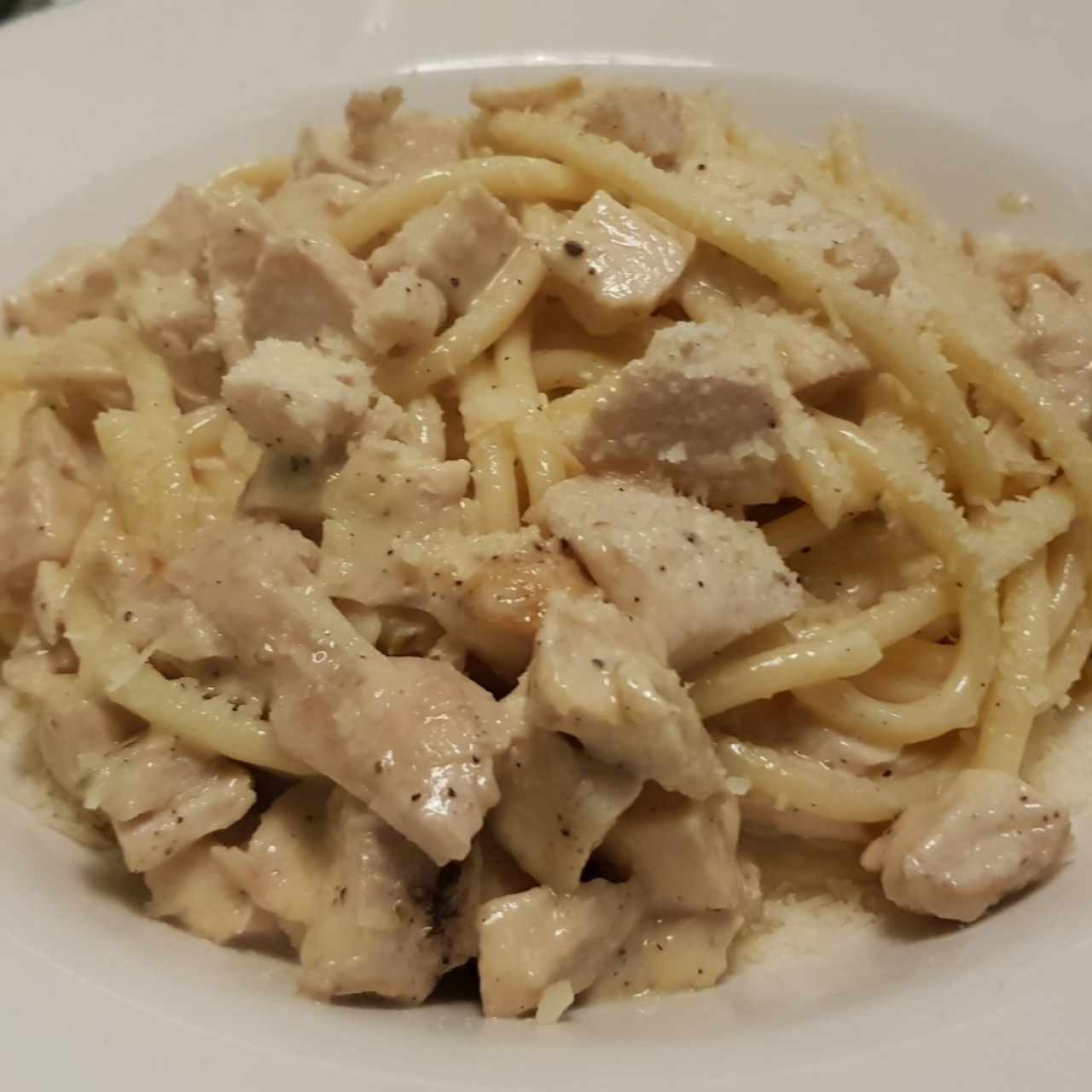 Pasta Caccio e Pepe con pollo