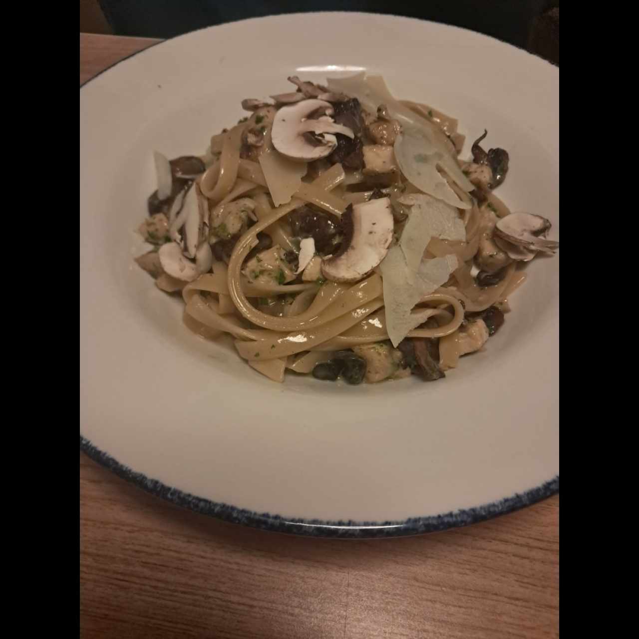 Fetuccini Aglio, Olio,Funghi E Pepperoncino