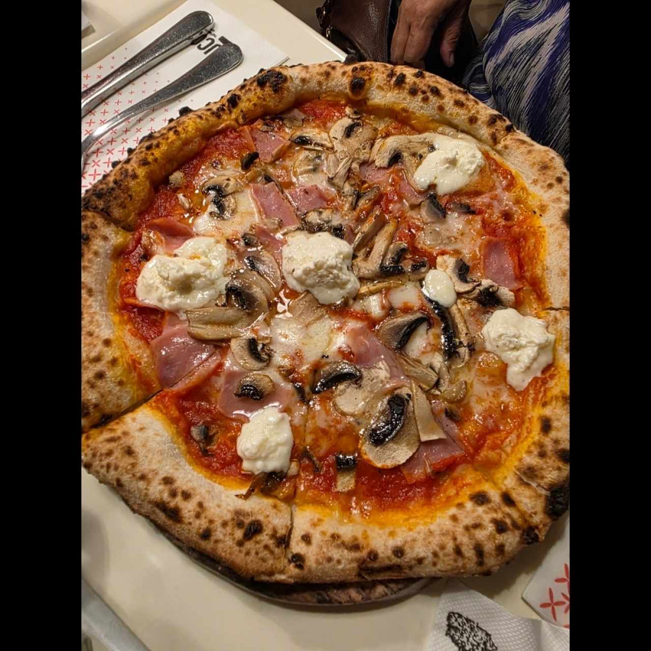 Pizzas Tradicionales - Pizza Margherita Napolitana