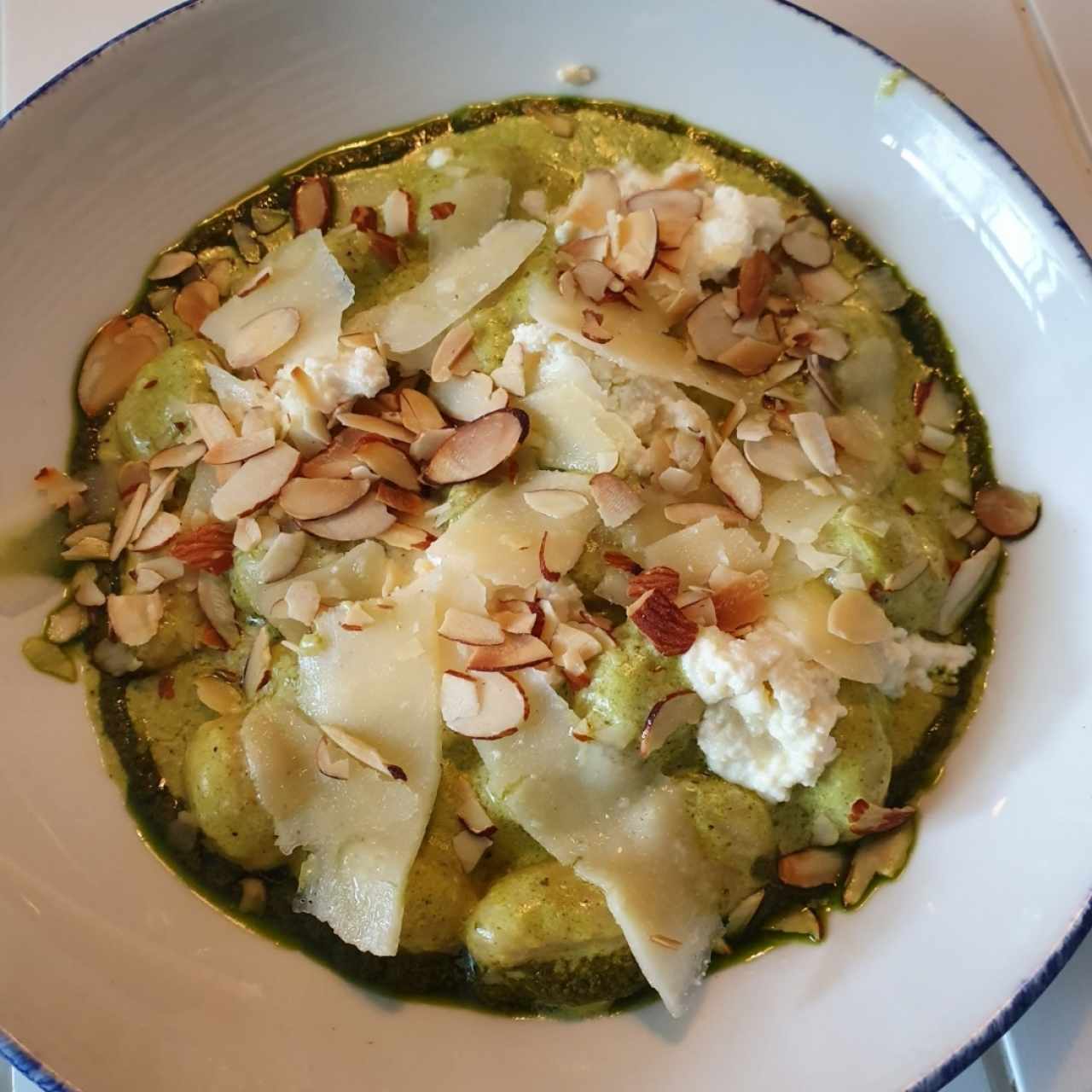 ñoquis al pesto rustico