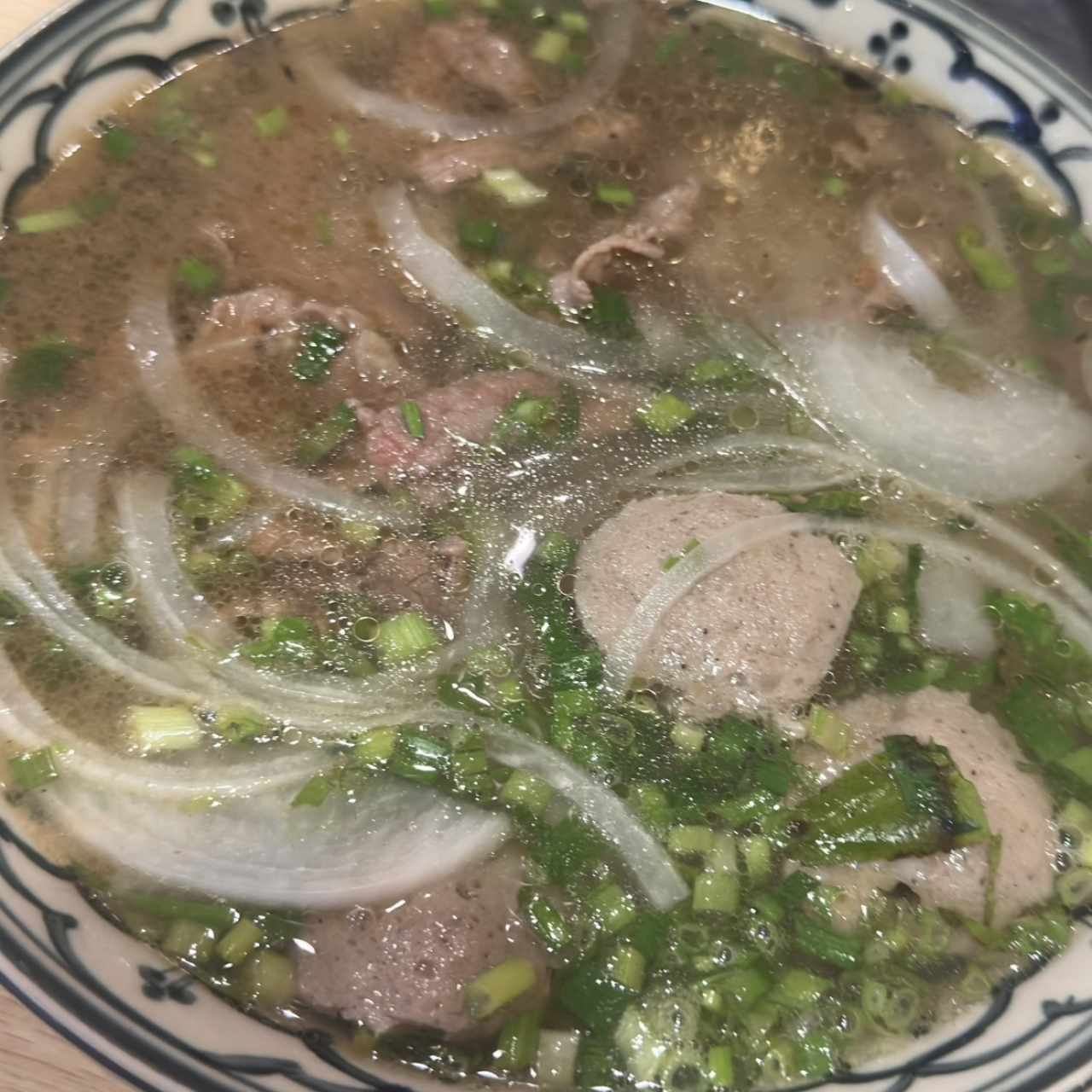 Pho de bola de carne y carne de res
