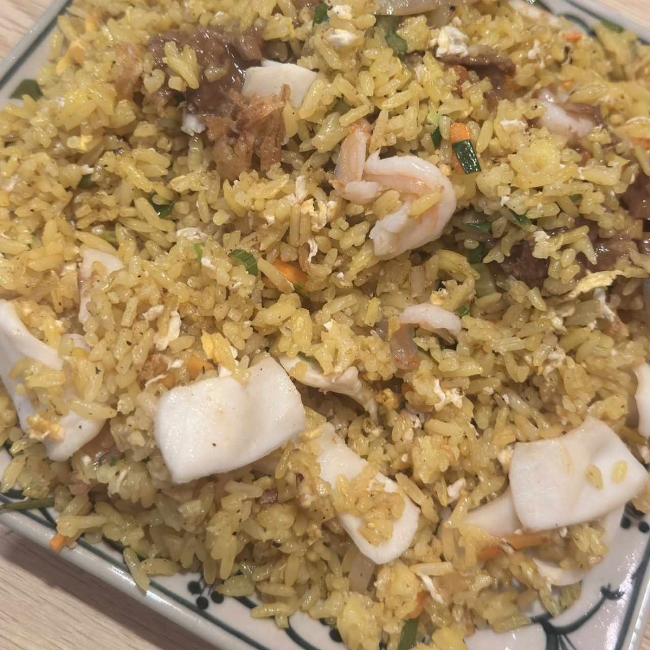 Arroz frito con mariscos y camaron