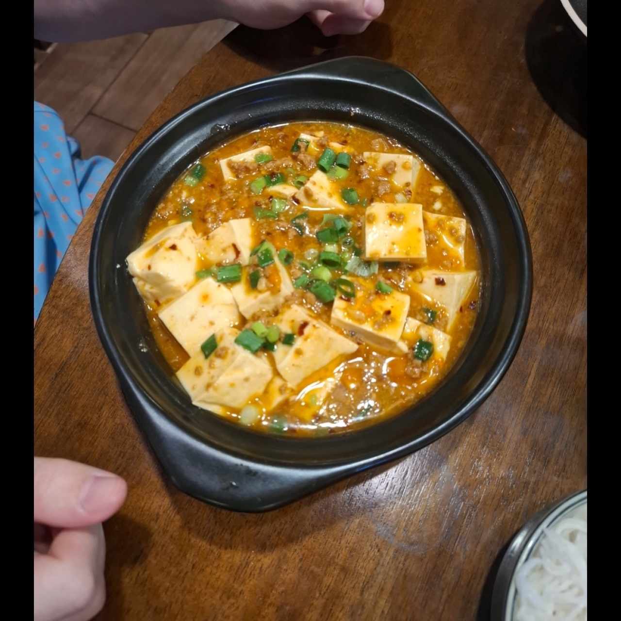 tofu picante con salsa de res