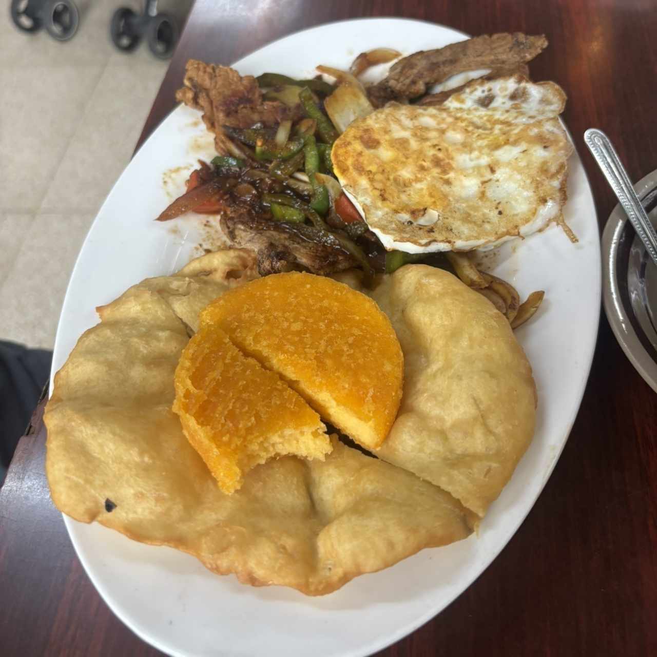 Desayunos - Bistec a Caballo