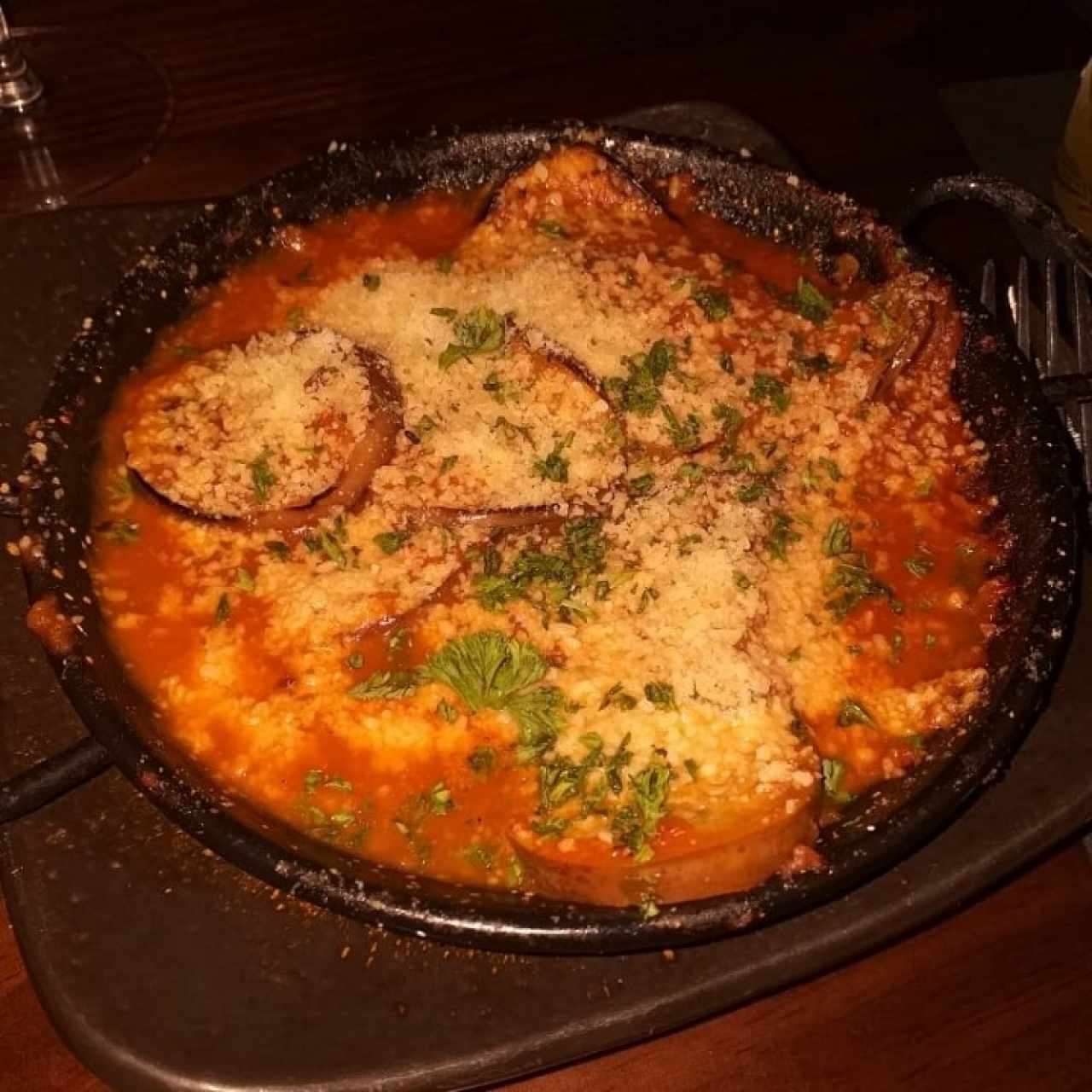 BERENJENAS ENTOMATADAS A LA NONNA