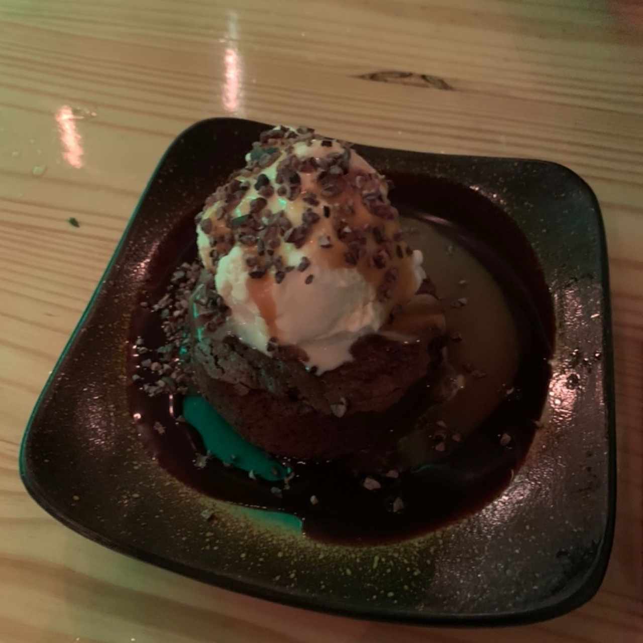 POSTRE MALO - BROWNIE CON HELADO