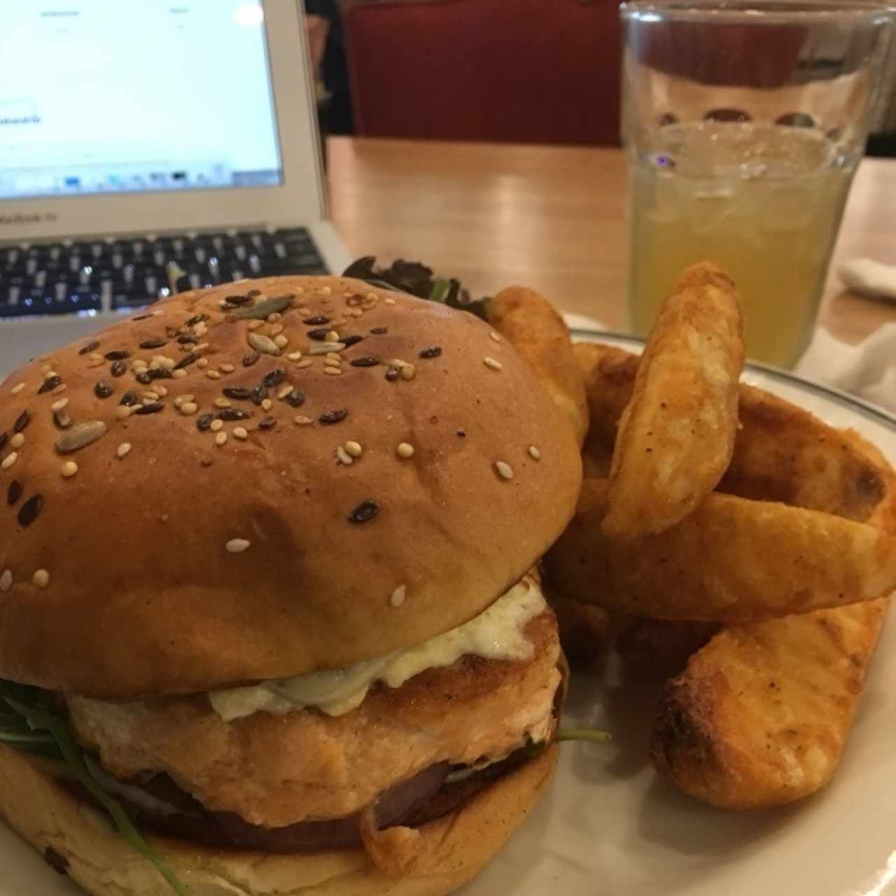 Hamburguesa de salmón 