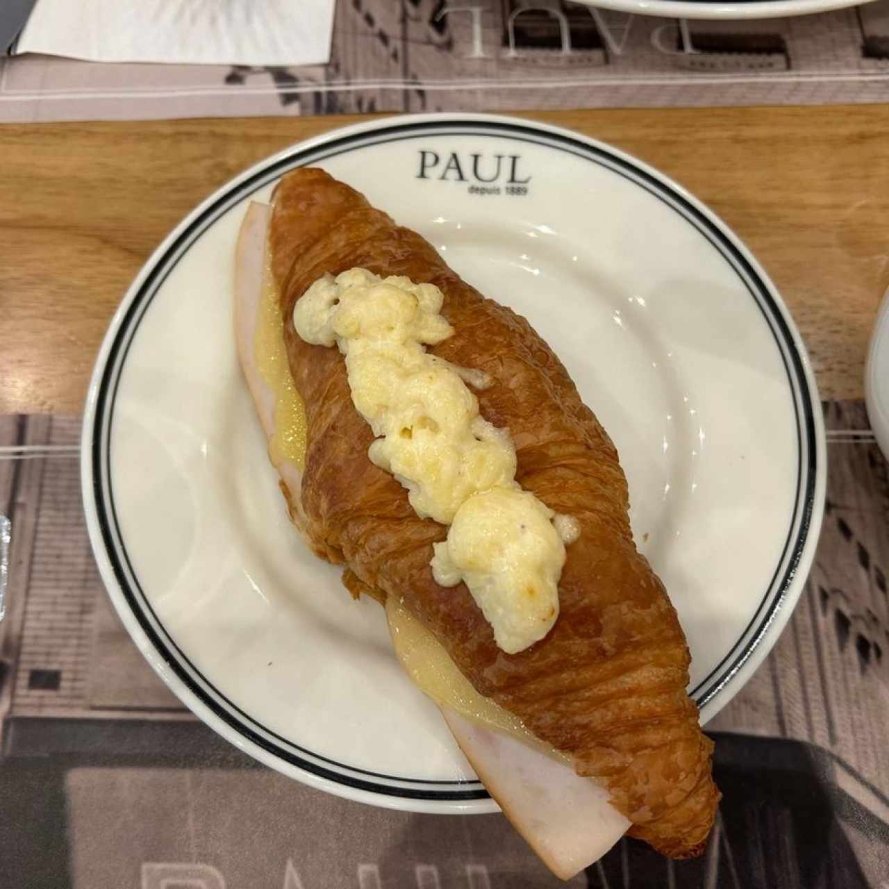 Croissant au Fromage et Jambon