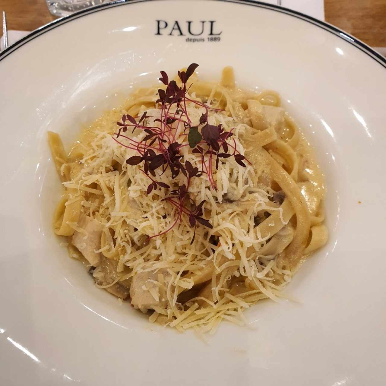 pasta con pollo y champiñones