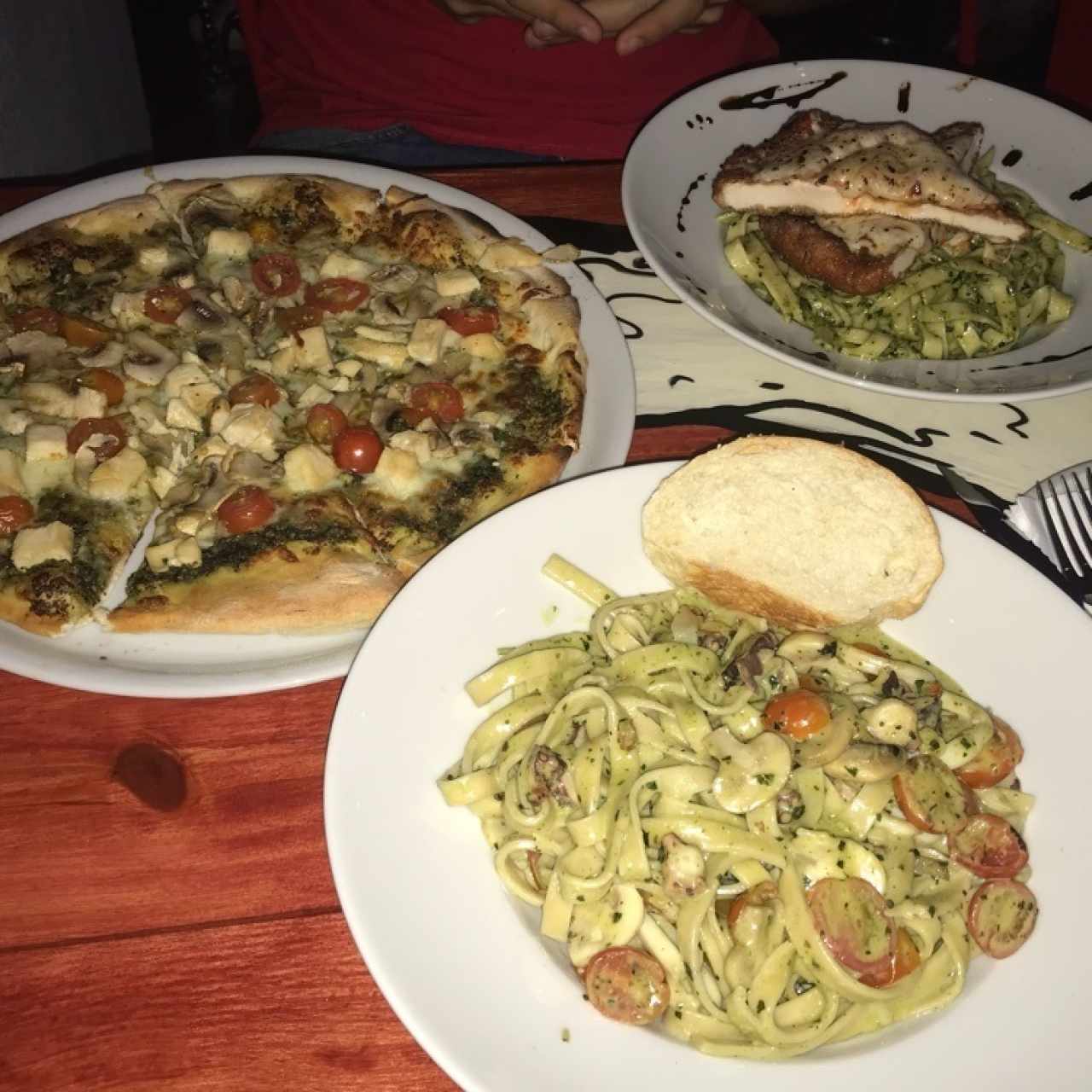 pizza nicoletta, pasta dos buenos amigos, pollo a la parmesana