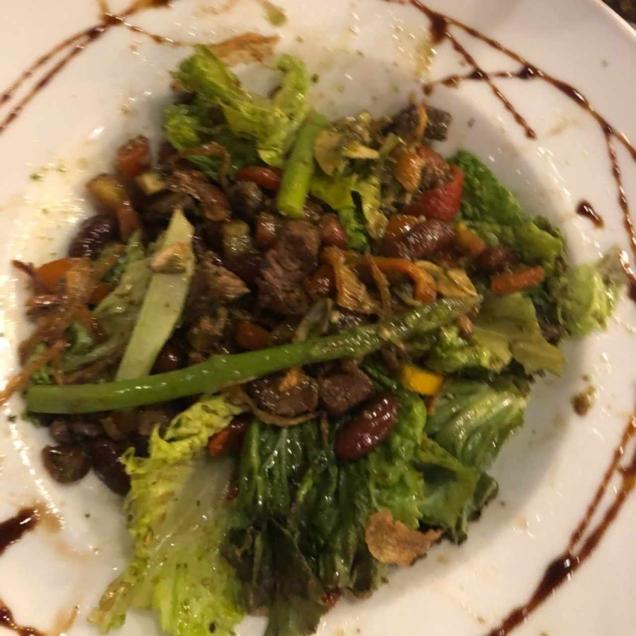 Ensalada de vegetales y Lomo
