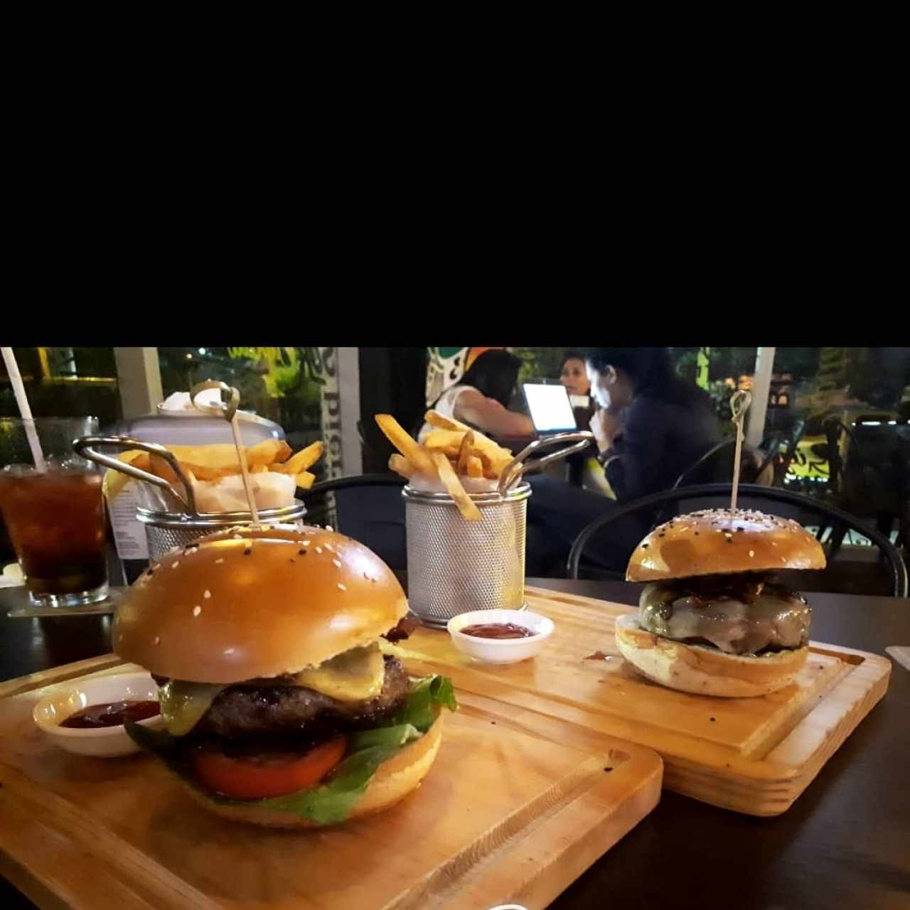 Hamburguesa capital, hamburguesa manzana y miel