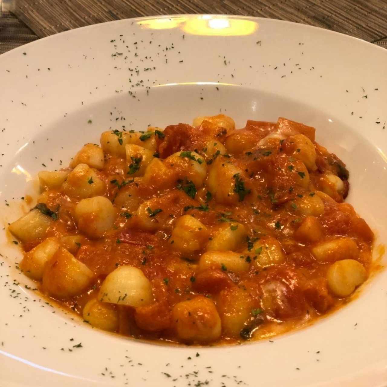 Gnocchi en salsa pomodoro con mozarella derretido... 1A