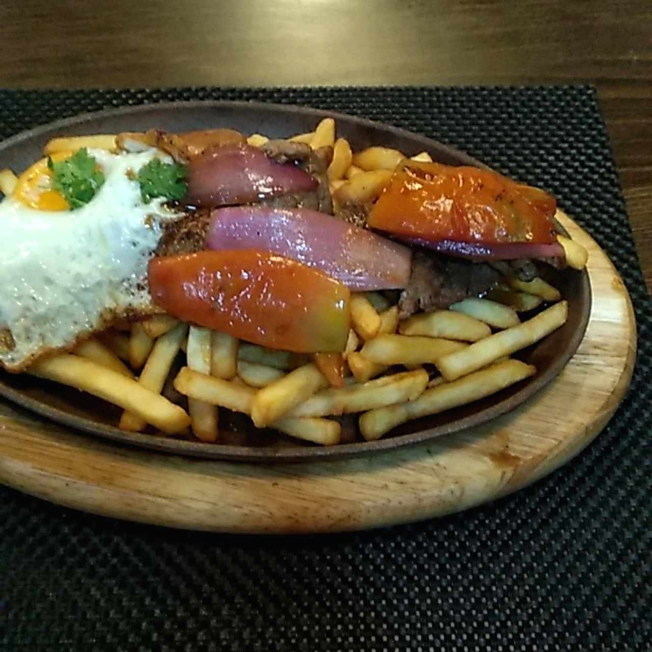 mr. saltado y pescado a lo macho 