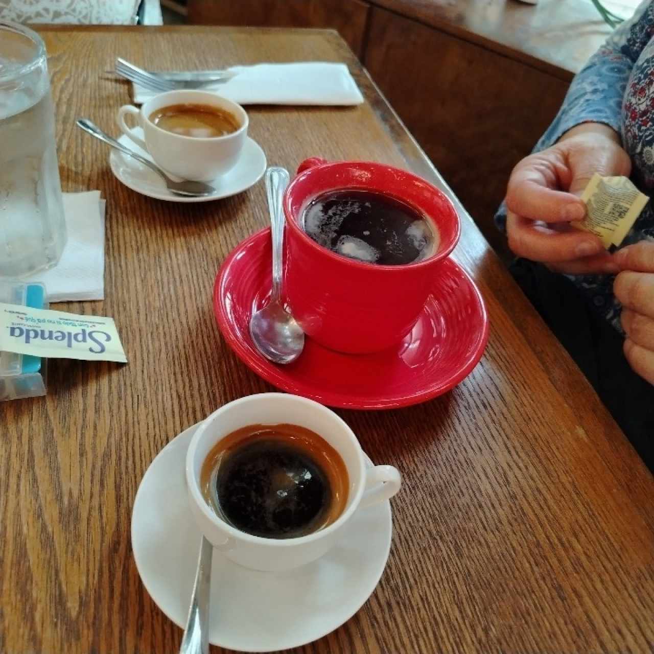 Café americano y expreso doble y café expreso sencillo 