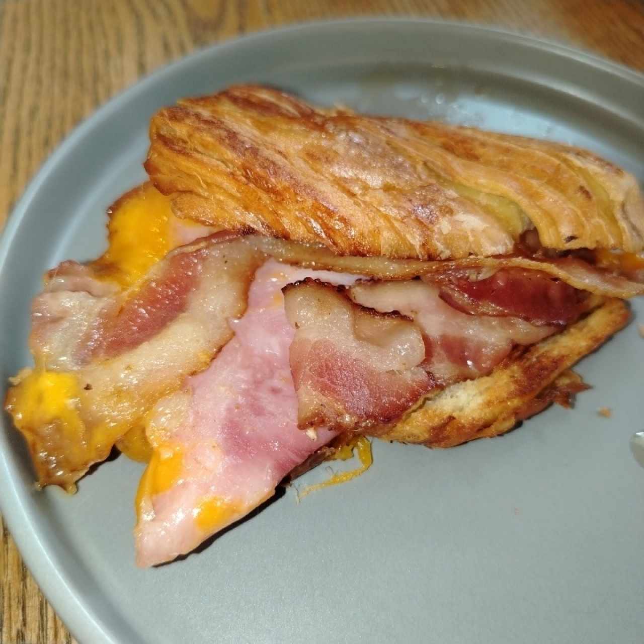 Croissant con tocino 