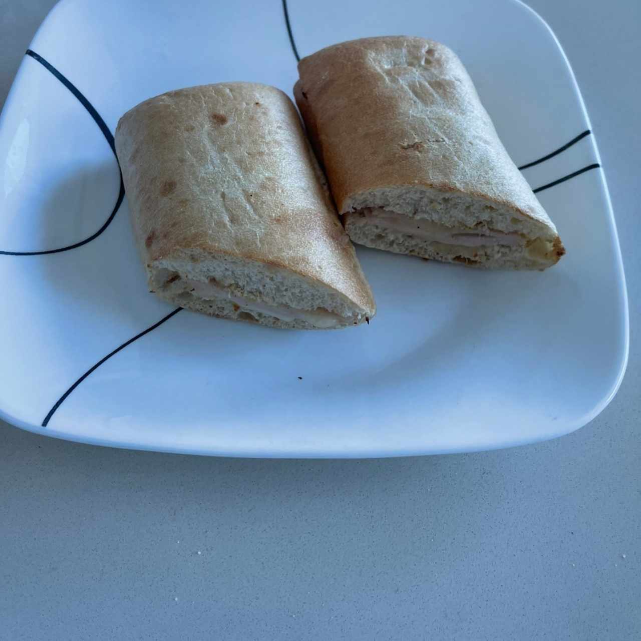 Emparedado de jamón y queso