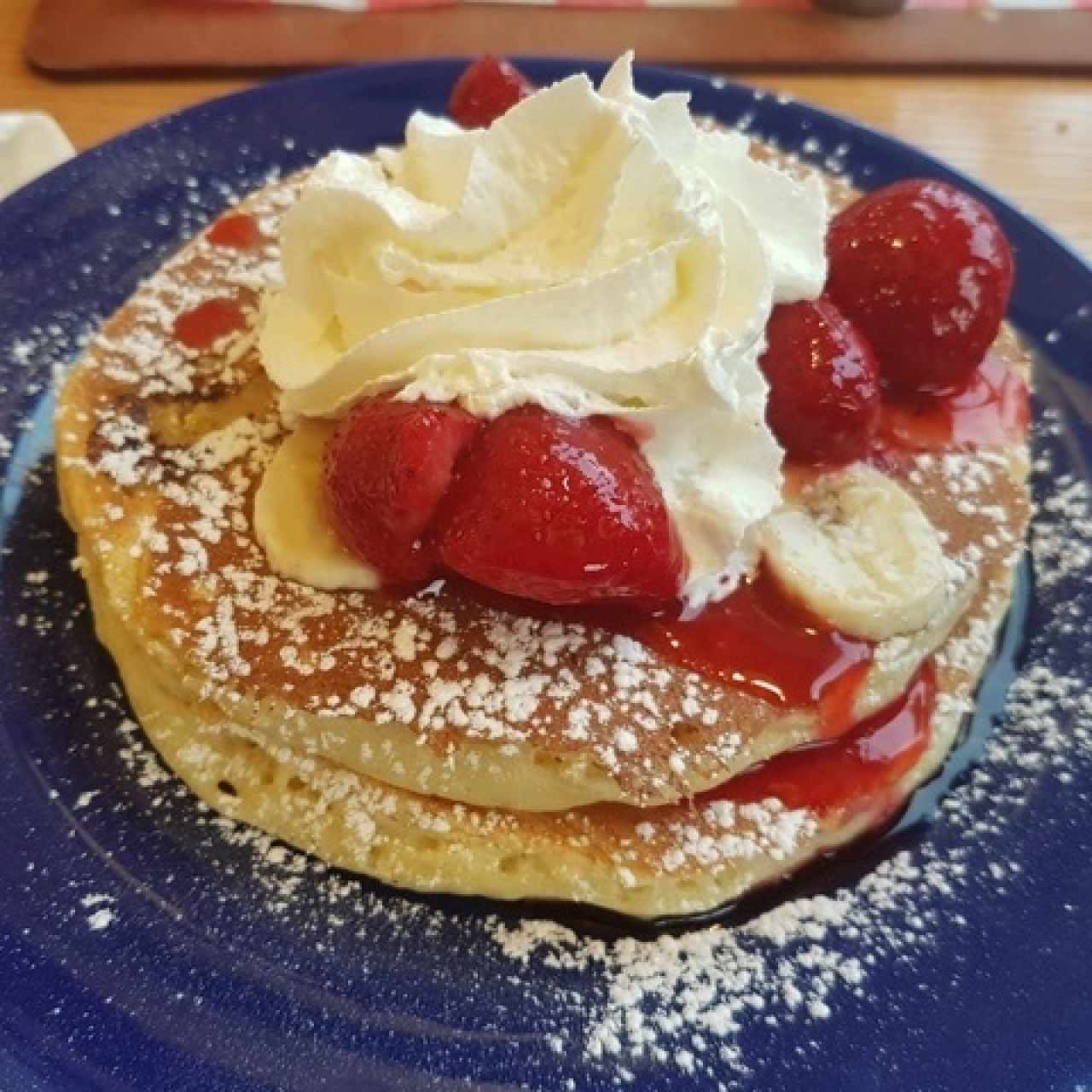 Pankake con banana y fresa